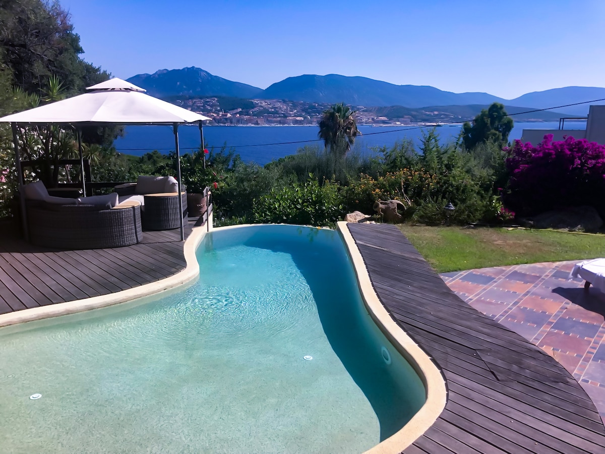 Villa bord de mer, accès plage