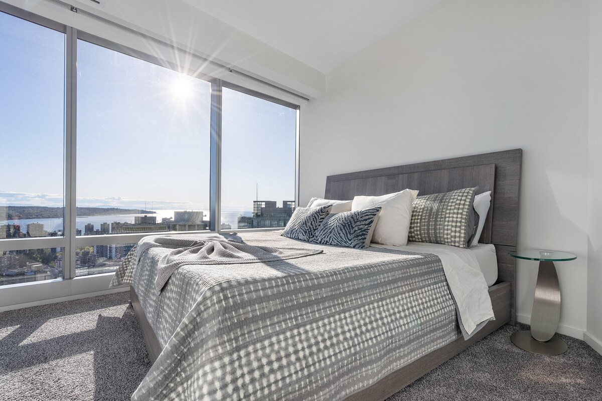 Luxury Coal Harbour Condo with Panoramic Sunset