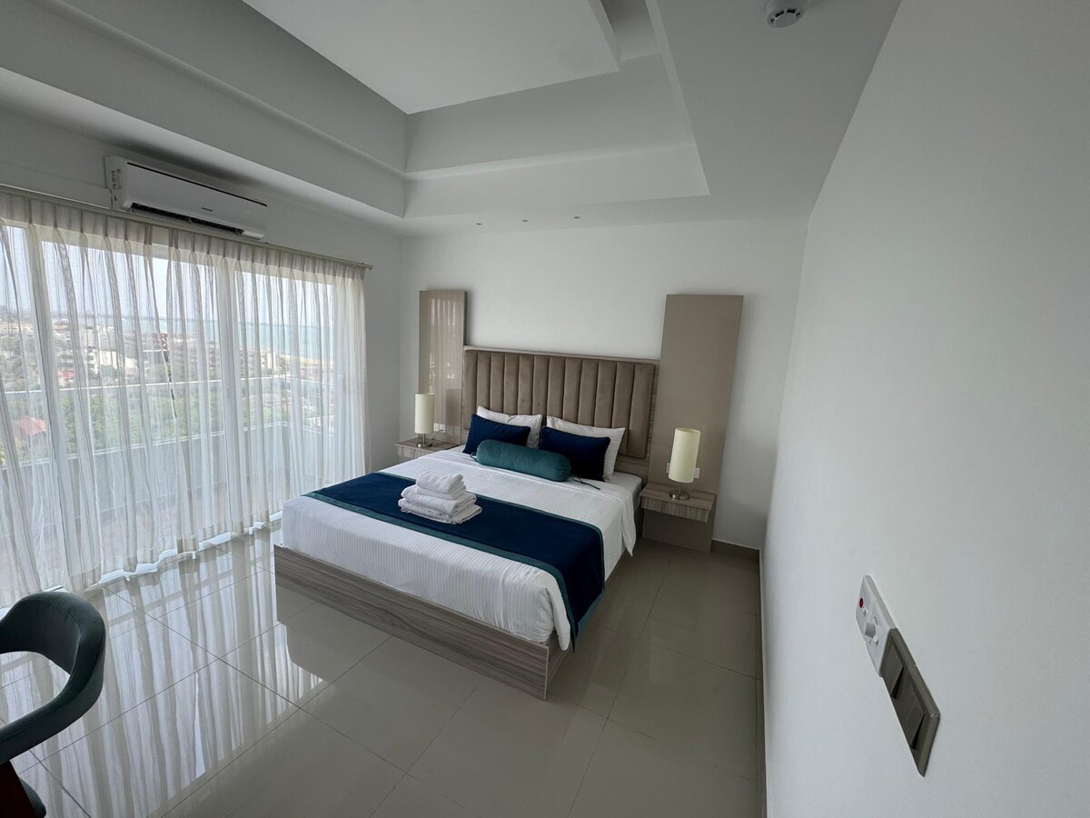Ocean Breeze - Stylist Luxury Apartment in Negombo