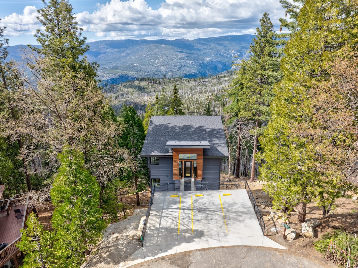 Cascades Grandview Lodge inside Yosemite