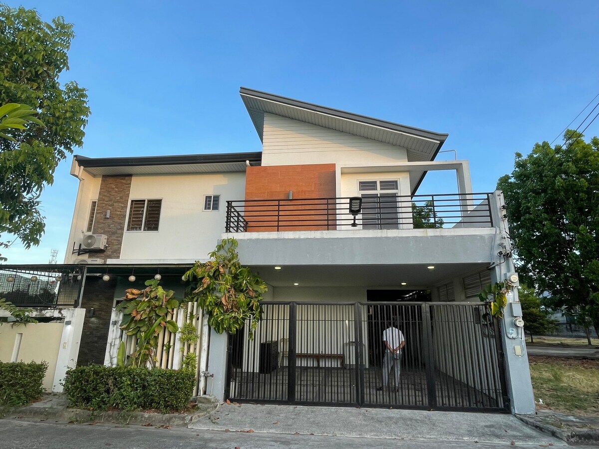Huge 5 Bedroom House in Pampanga