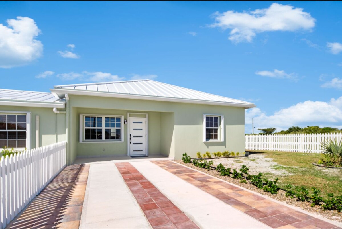 The Ridge Villa: 2 BDR - (Grand Turk)