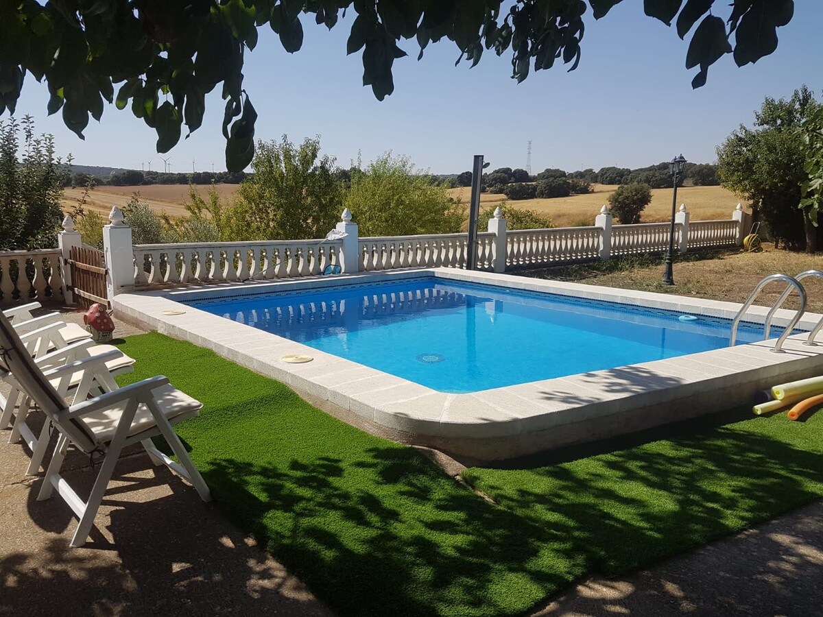 Chalet-Villa de Montaña con piscina La Mancha