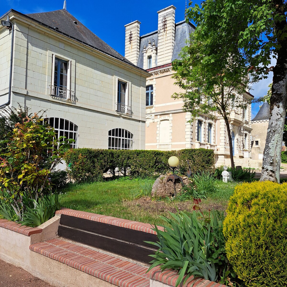 Gîte en Touraine, 
Château de la Rolandière