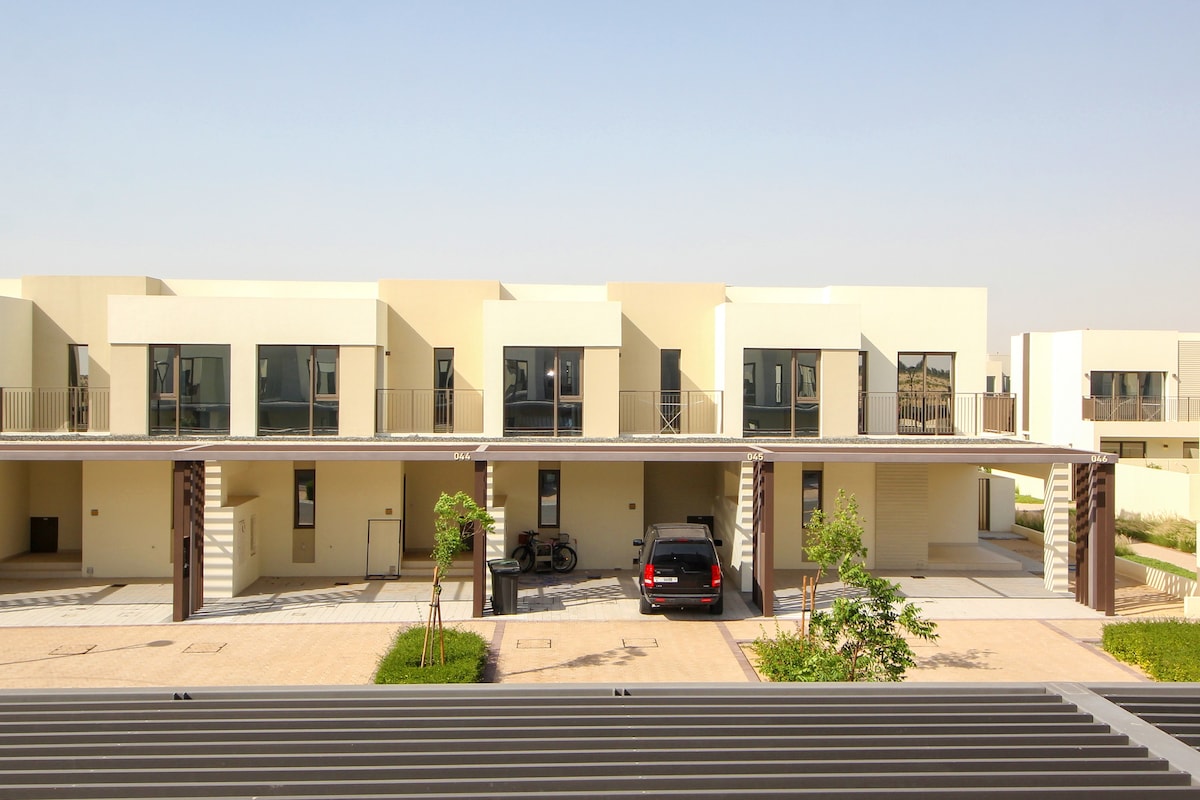 A Stunning 3 Bedroom villa near Al Maktoum Airport