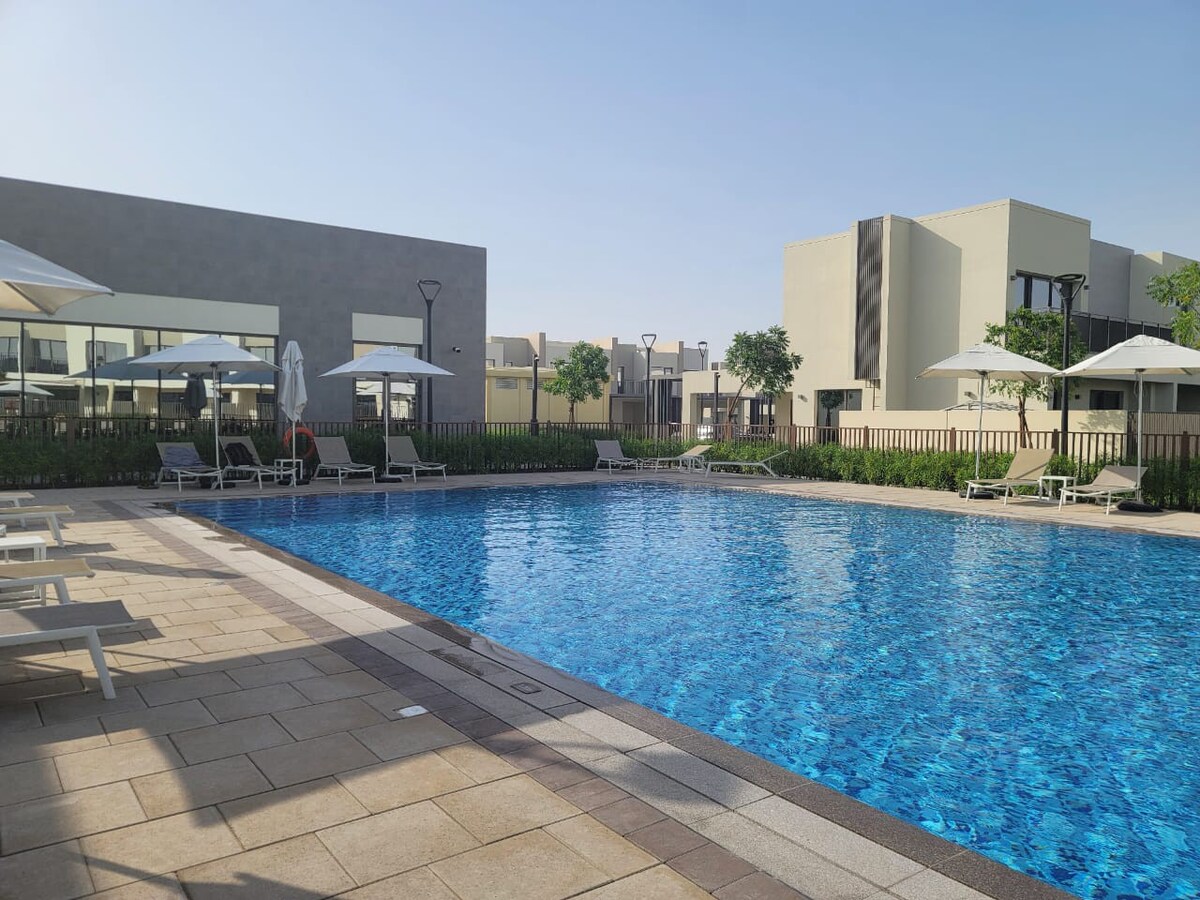 A Stunning 3 Bedroom villa near Al Maktoum Airport