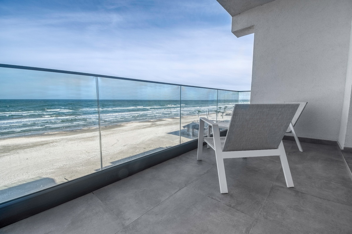 Azzurro Beachfront 105