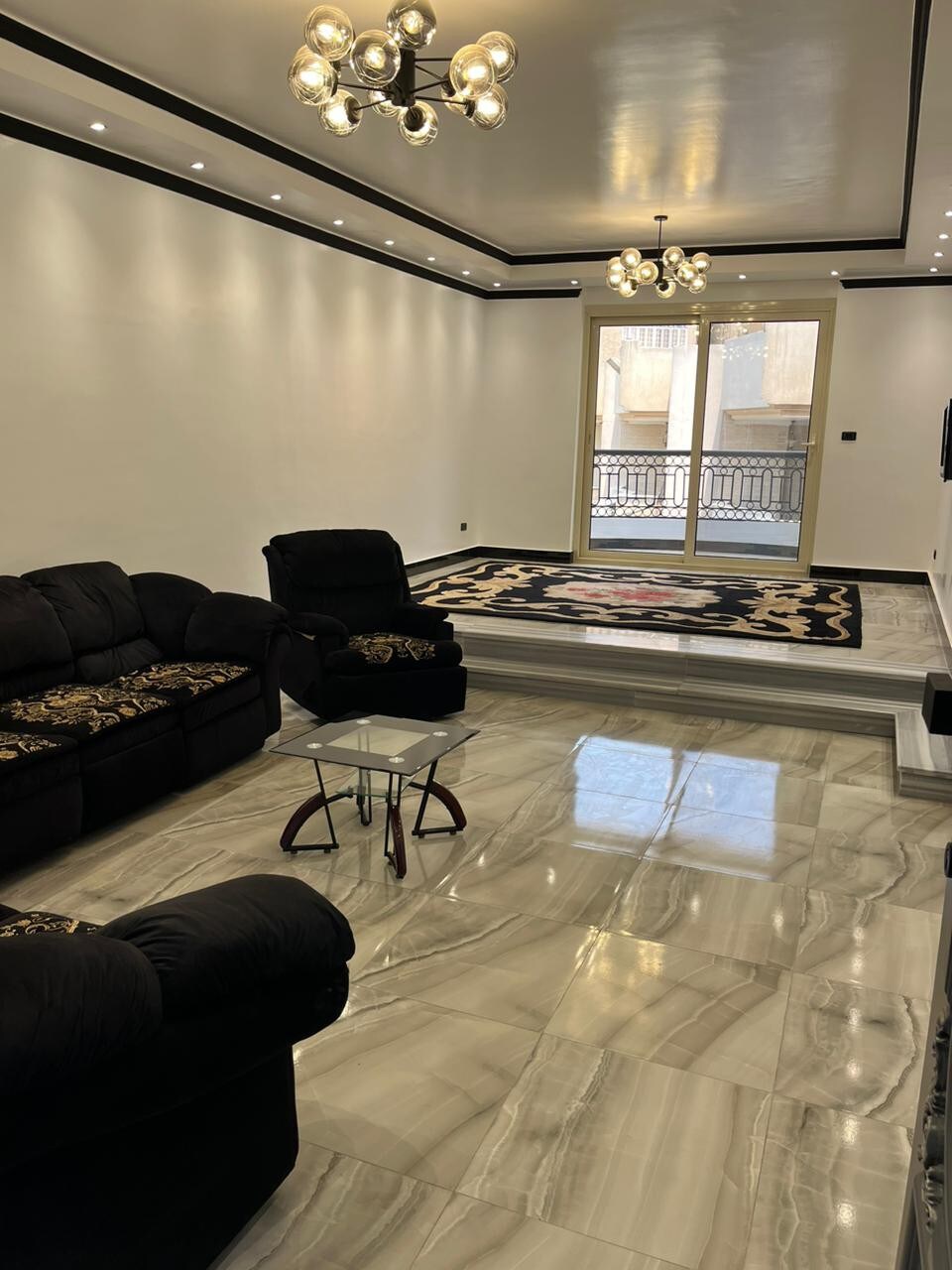 1br apartment infront of museum