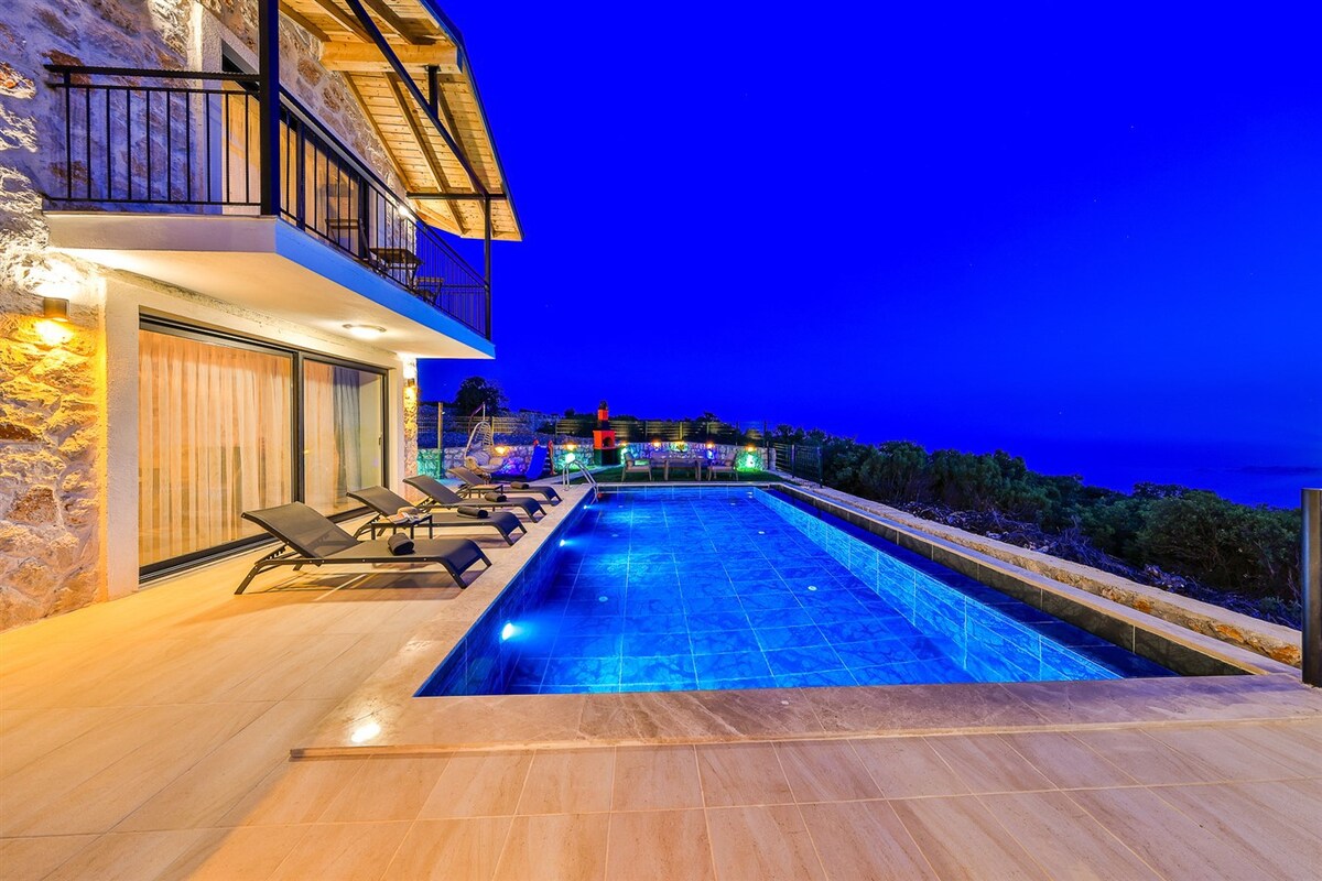 Deniz Manzaralı, Modern Villa