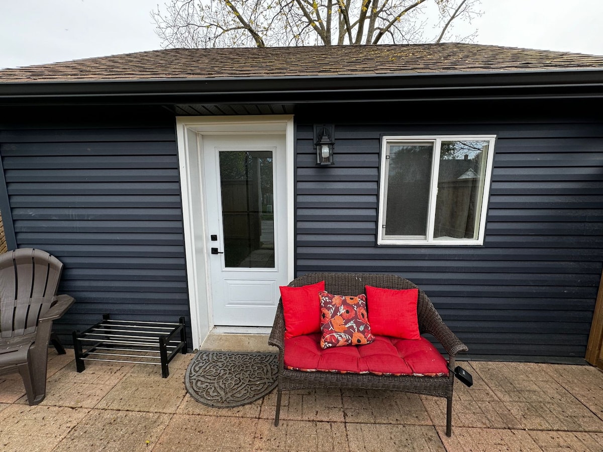 Tiny Green Home (near Google Waterloo)