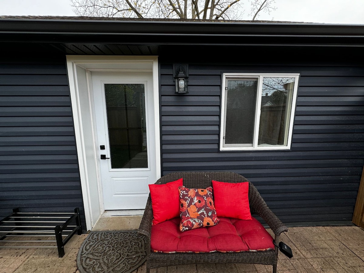 Tiny Green Home (near Google Waterloo)