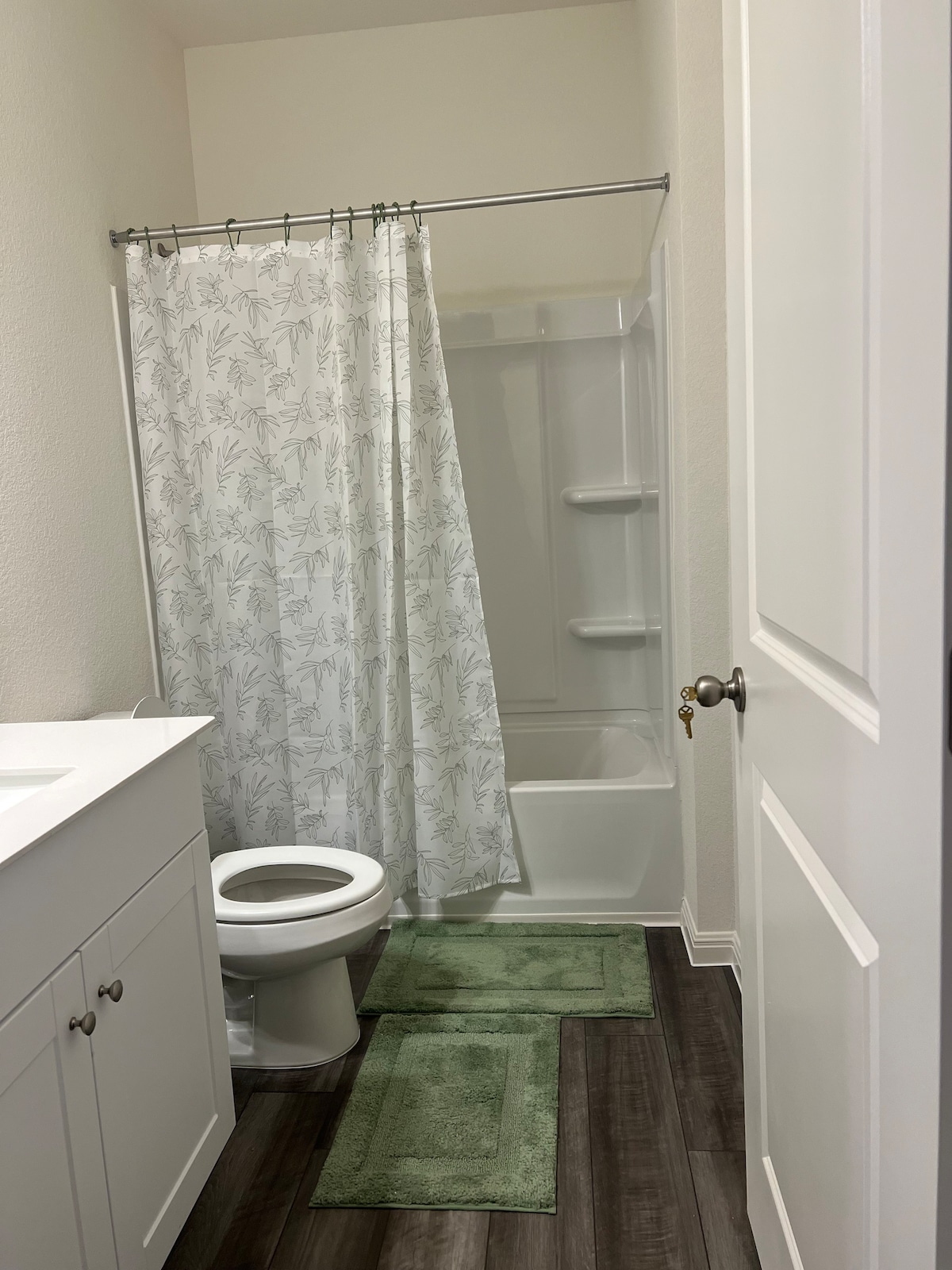 Brand New Bedroom With Full Bathroom. Hutto No. 1