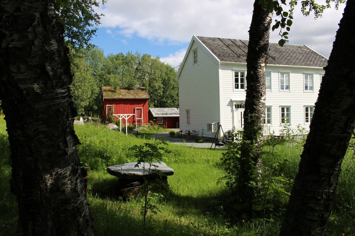 Den gamle prestegården på Tennes - gjestehus