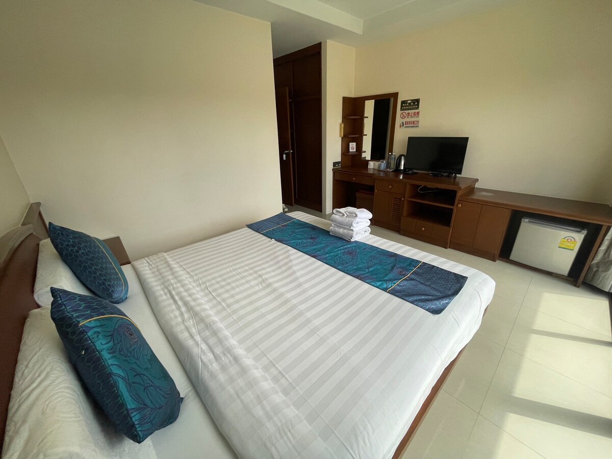 Comfy Double Room @ One World One Home Patong 1