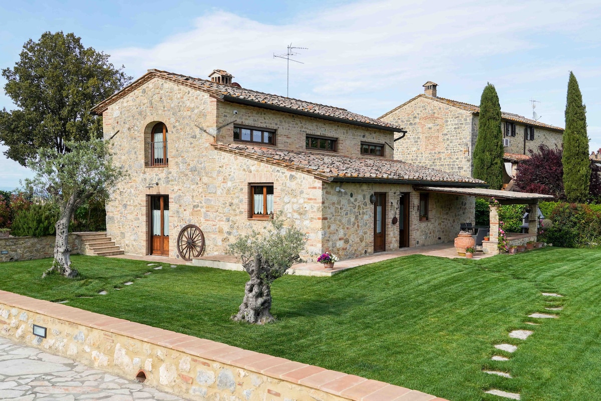 Il Fienile di Pescille con piscina - San Gimignano