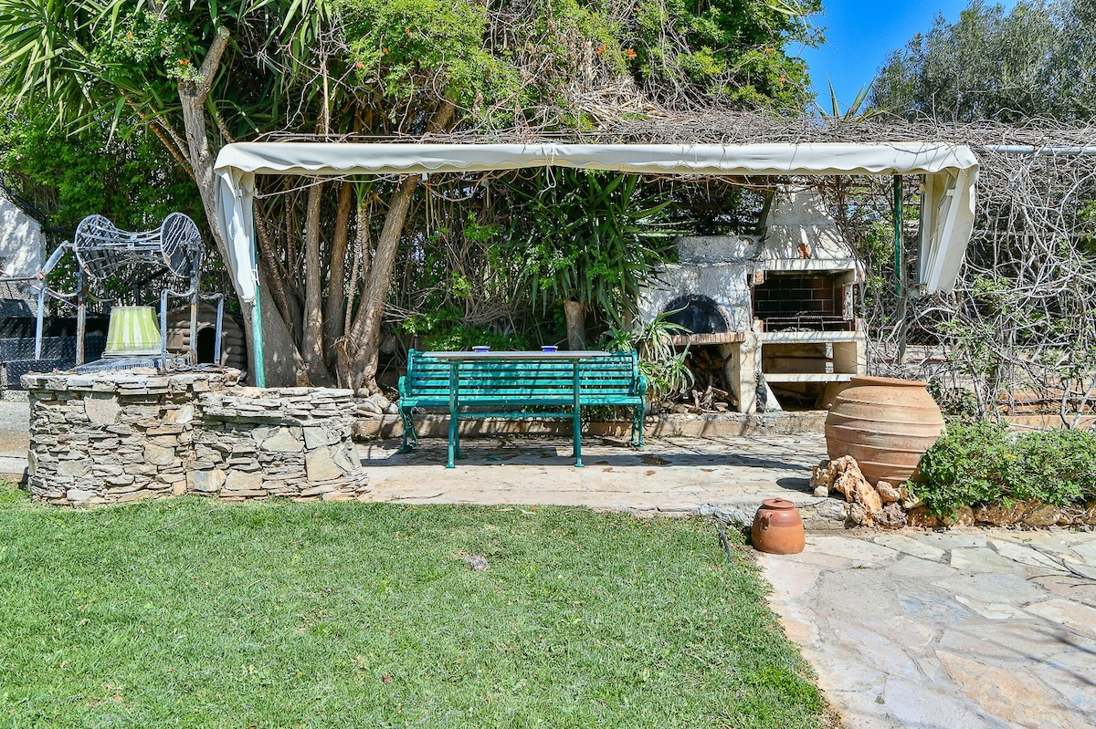 Light-filled 2BD home with Garden near the Beach