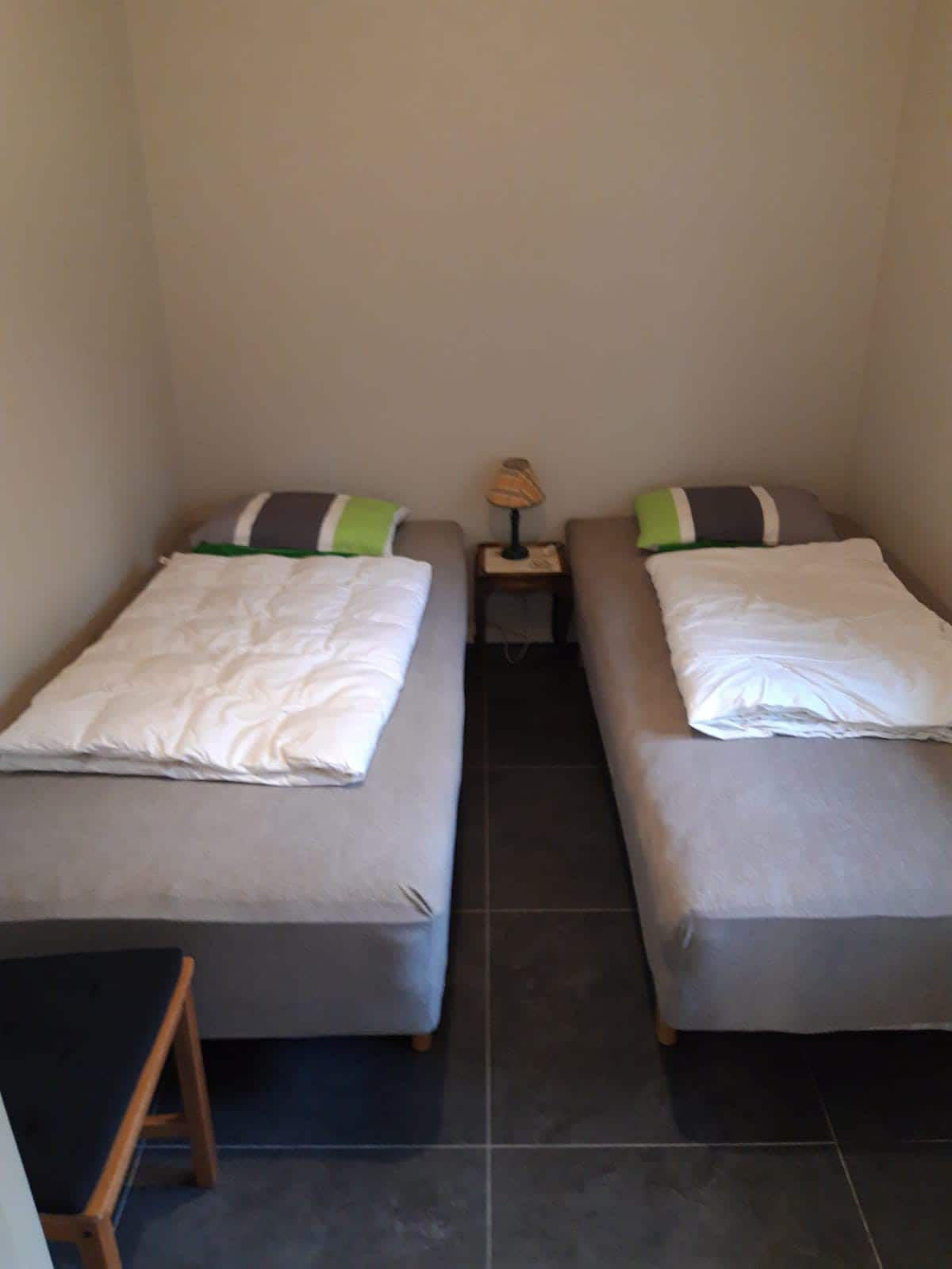 + kleine schöne 2-Bett-Wohnung +