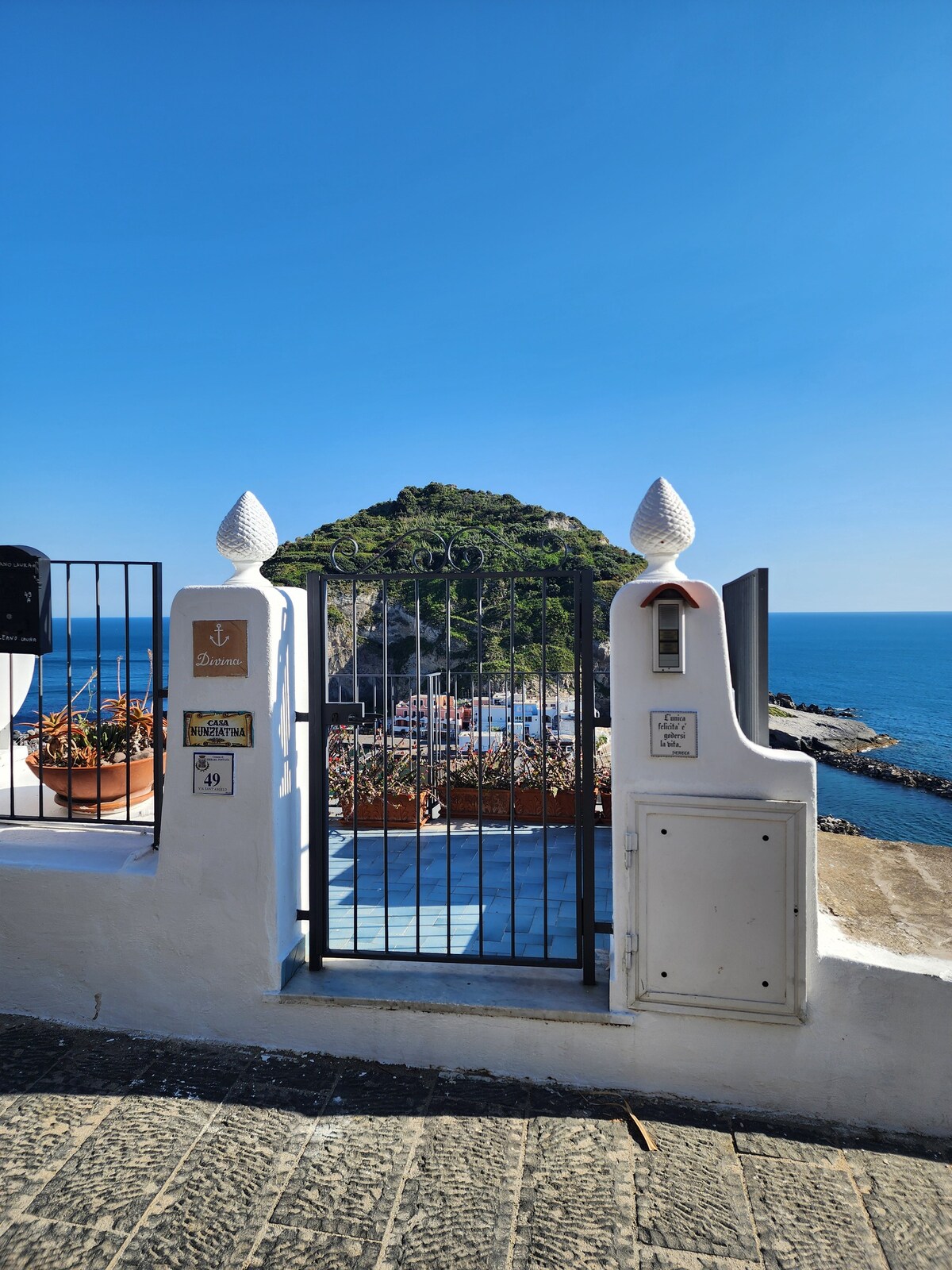 Divina Seaside Suite Ischia