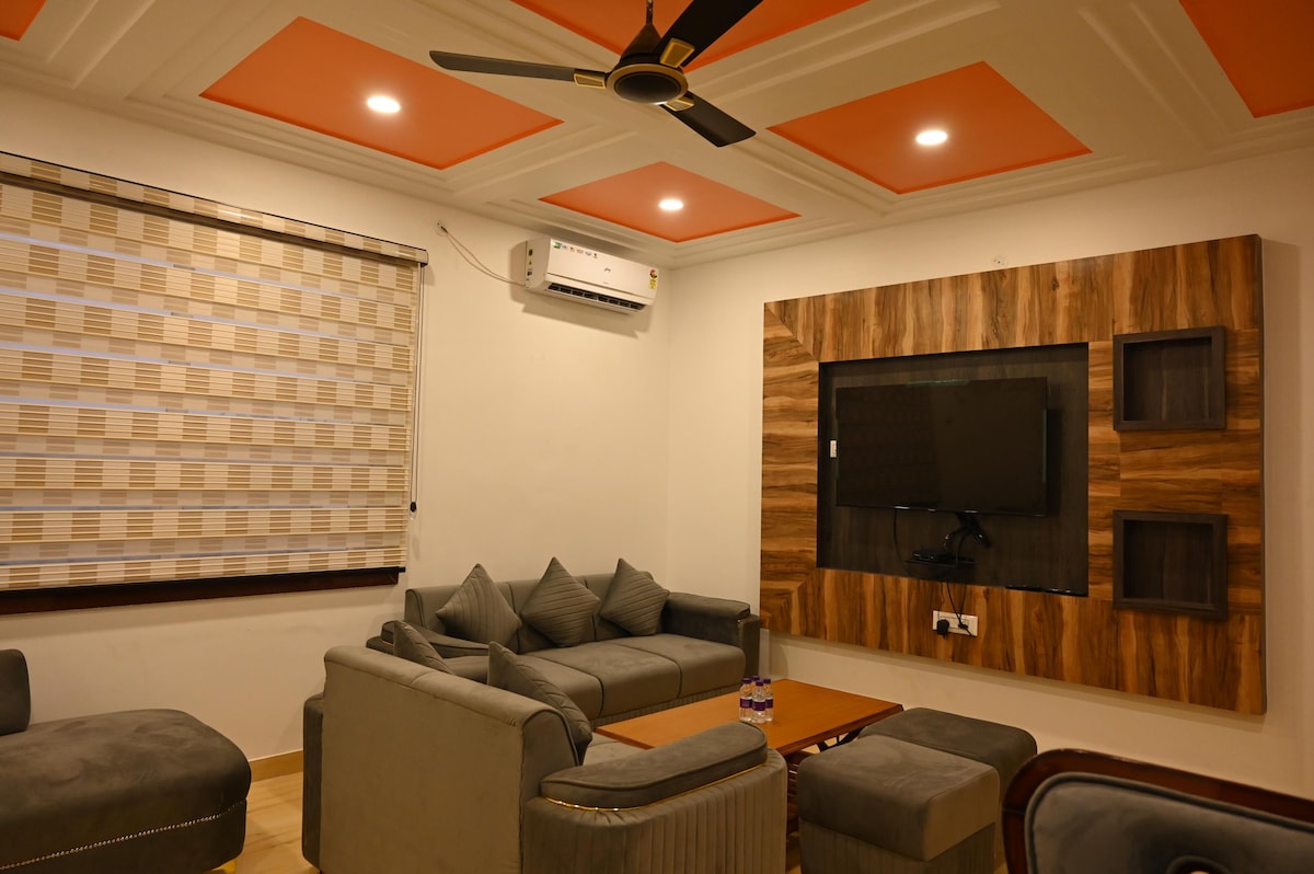 Stunning Suite at Raj Vilas Maharajganj