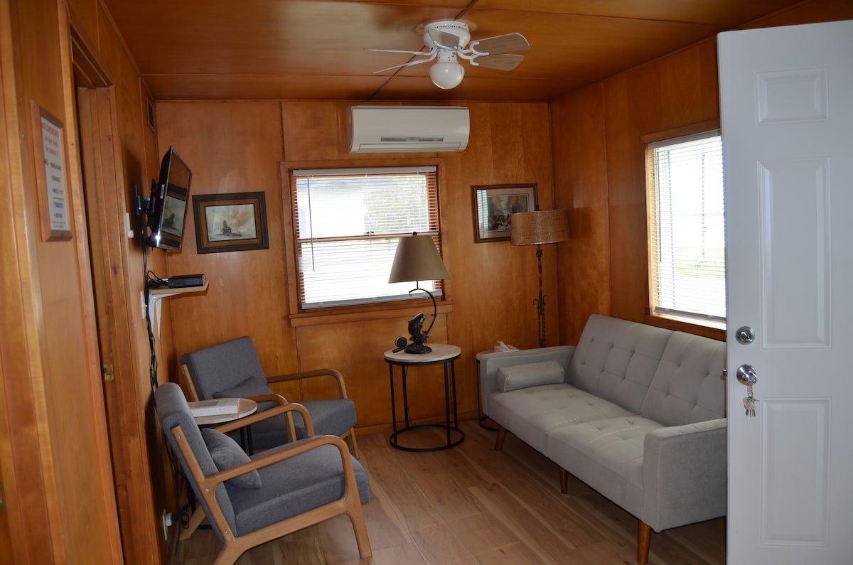 Stemac's Bayview Cabin 6