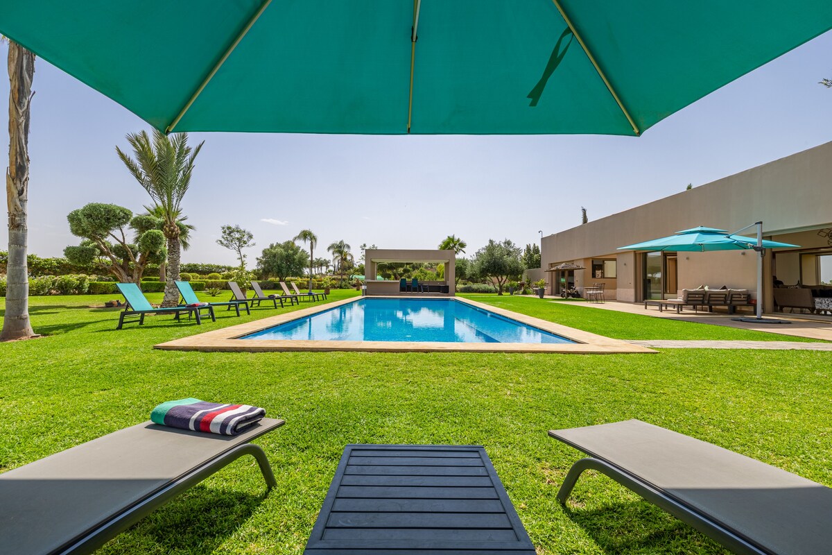 Exclusive Villa-Brand New-Parking-Private pool