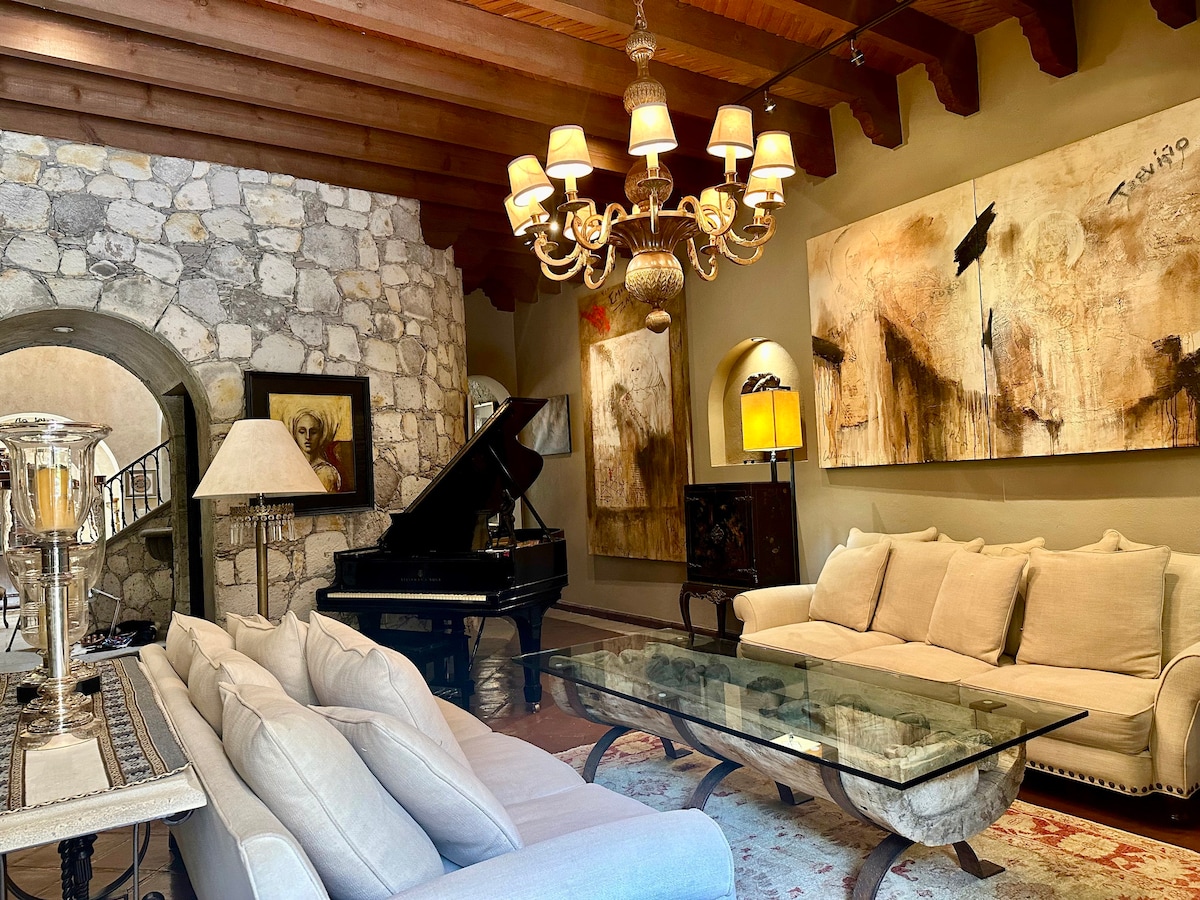 Elegant Spacious Art filled Villa in Centro, Views