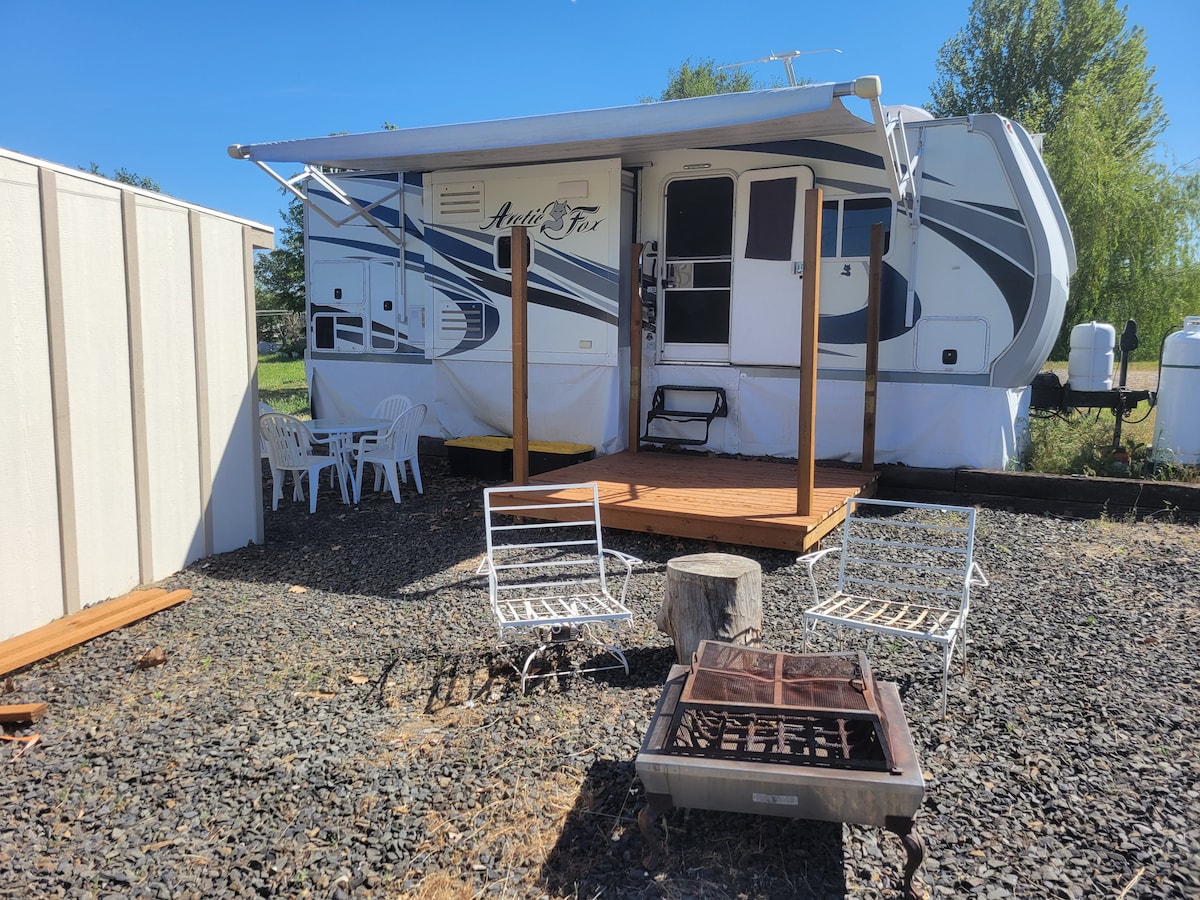 Arctic Fox Four Seasons RV