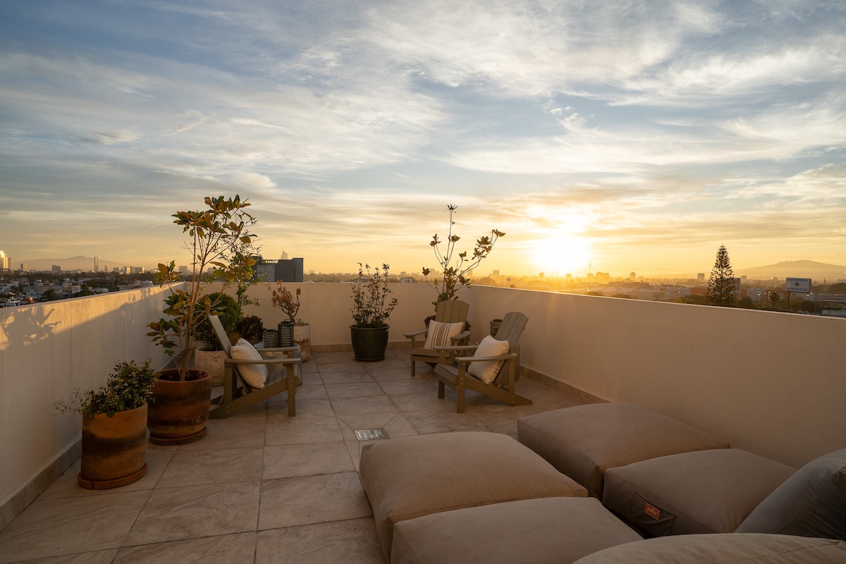 Escape to a Modern Apt with Rooftop in Zapopan