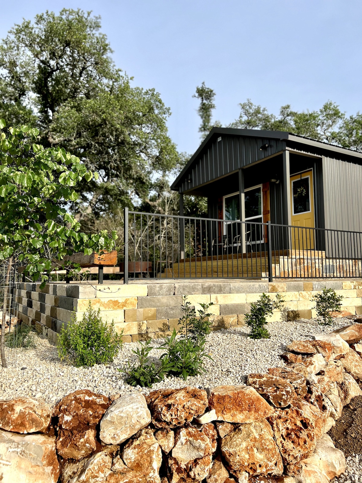 The Goldfinch - A Cozy Cabin in the Trees