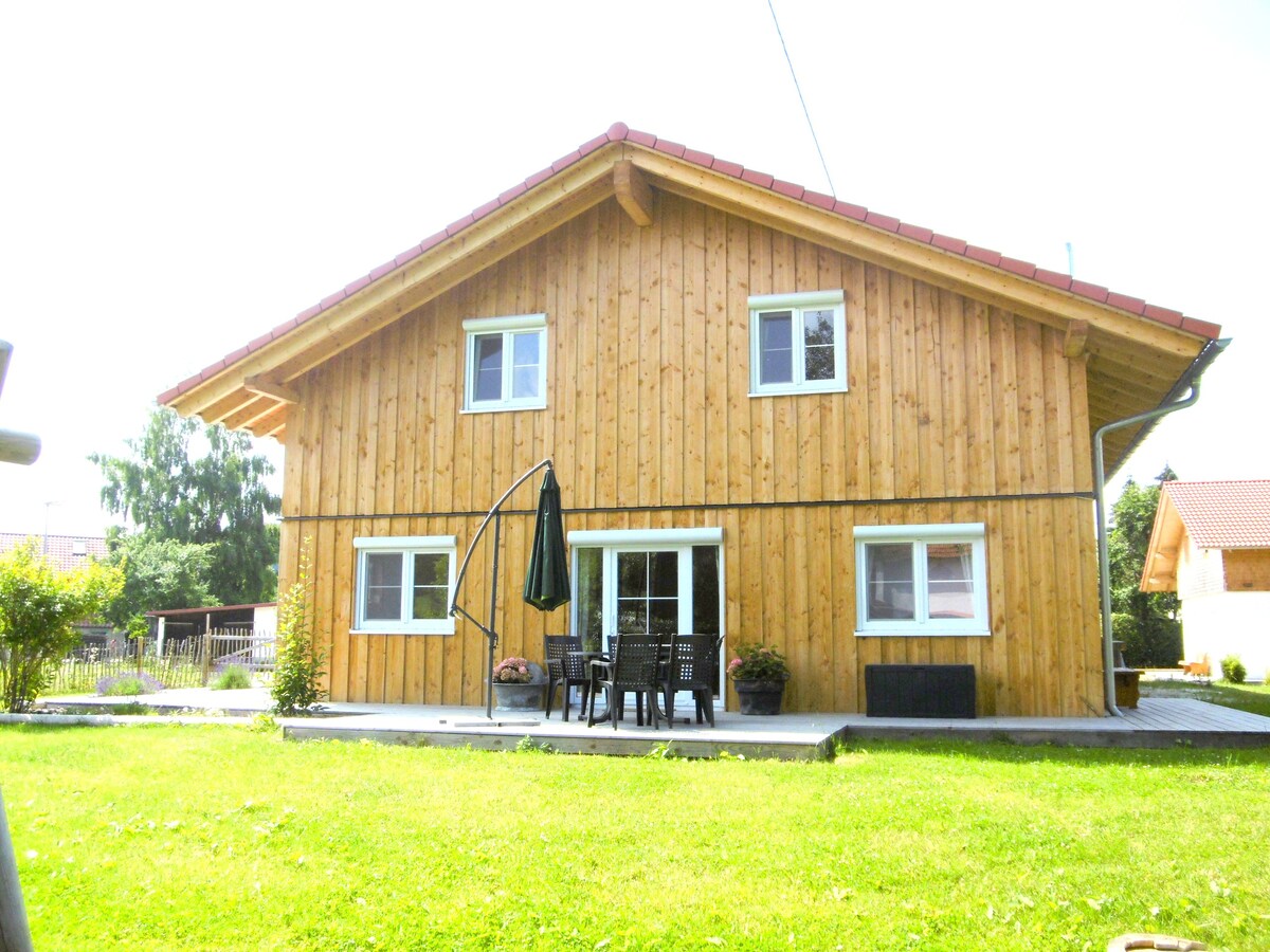 Sommerhaus umringt 
von Wiesen & Wald
"Natur pur"