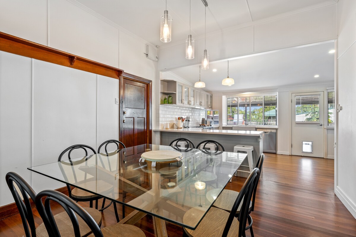 Deckside Delight—Seaside Queenslander for Families