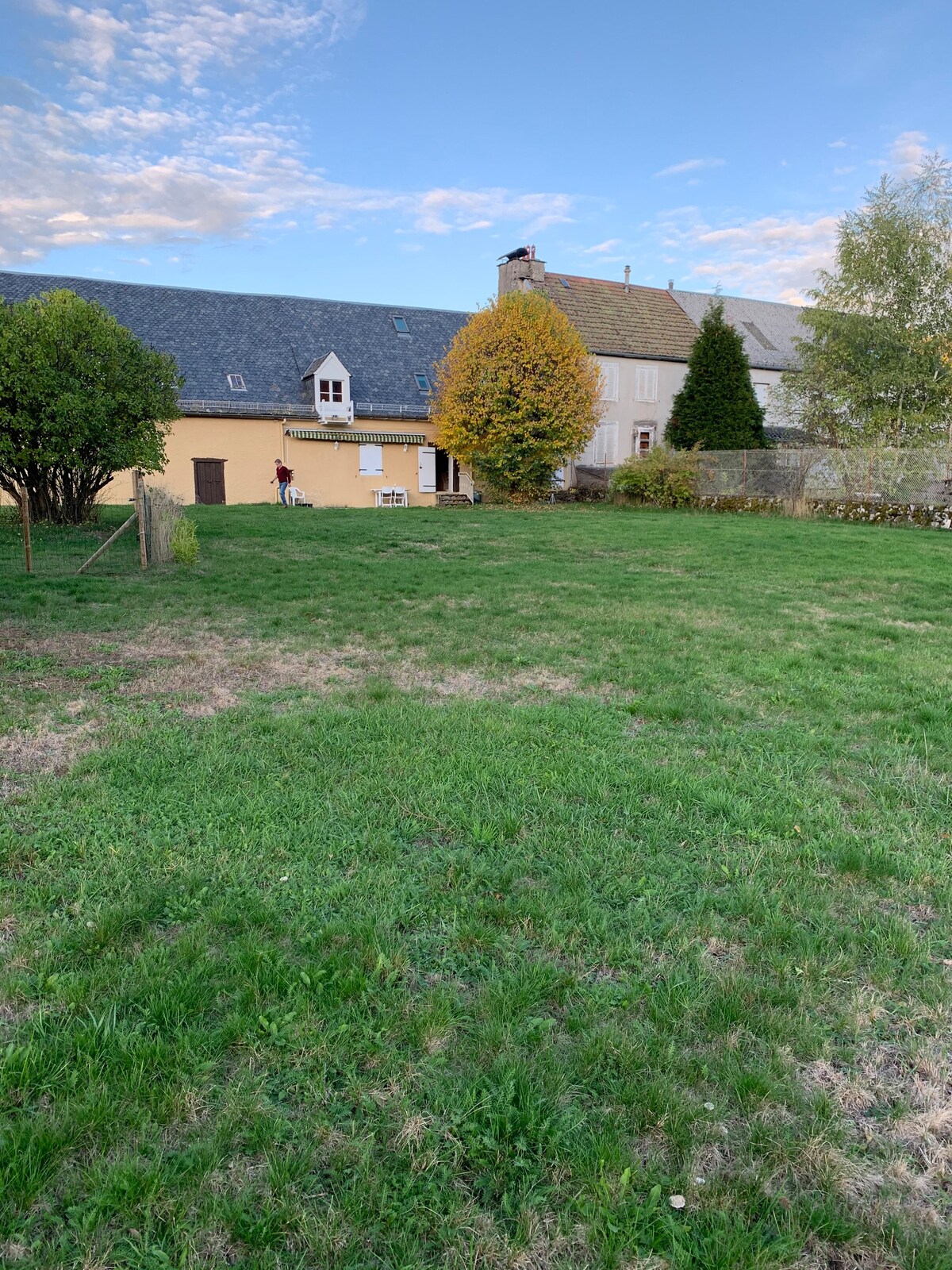 Maison de village avec extérieur