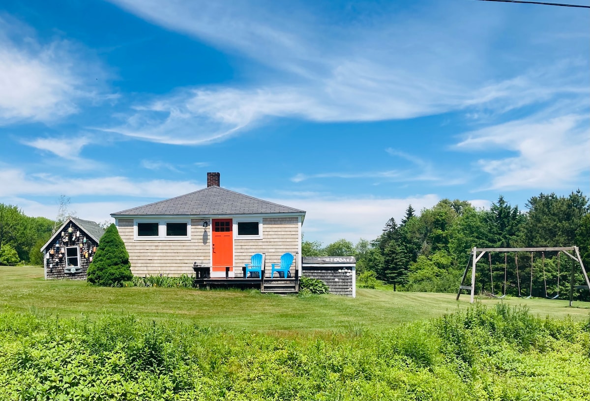 Lovely cottage on 2 pastoral acres