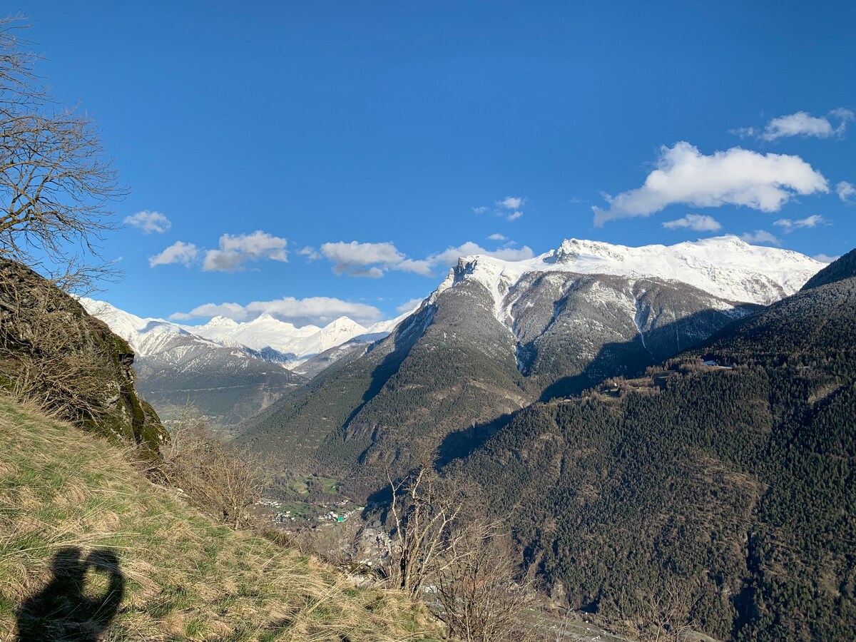 位于瓦莱山脉中心的高山小屋