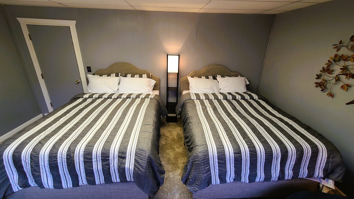 Silverwood Room (Two Queen Beds)