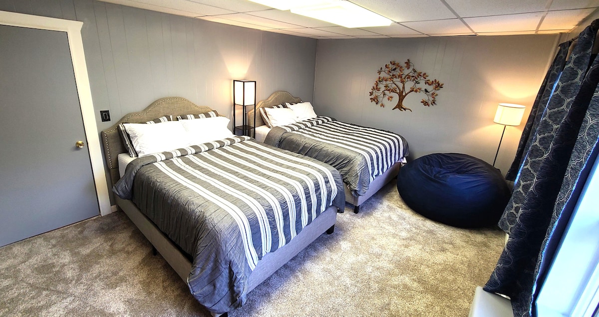 Silverwood Room (Two Queen Beds)