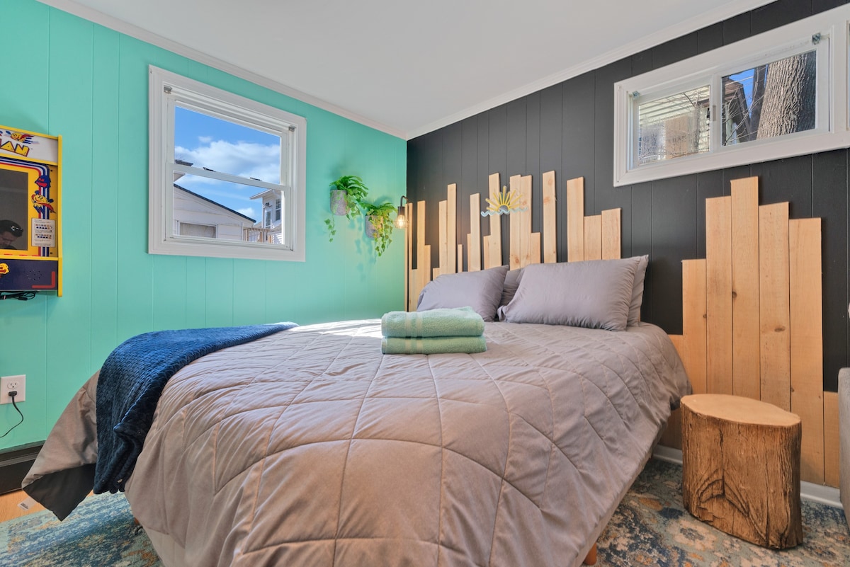 Vibrant Motel Suite: Your Cozy Retreat