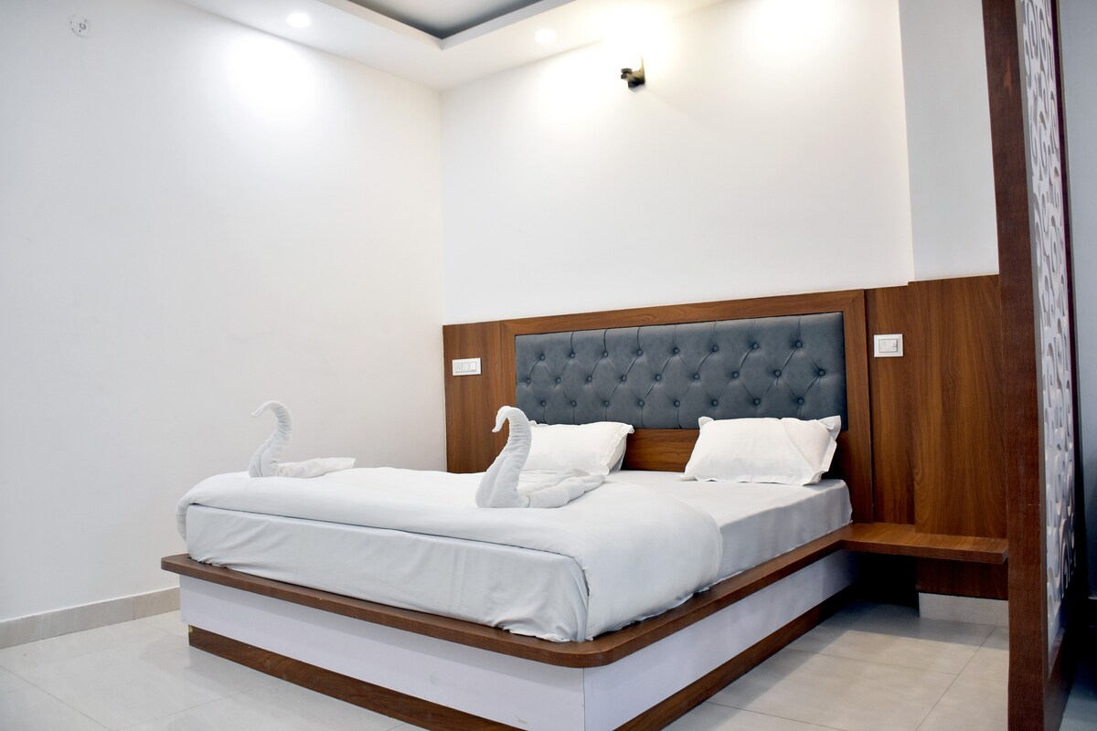 Advent Hotel greter noida , noida couple friendly