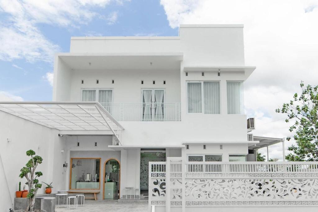 Comfy 4BR Villa with Mountain View in Jogja