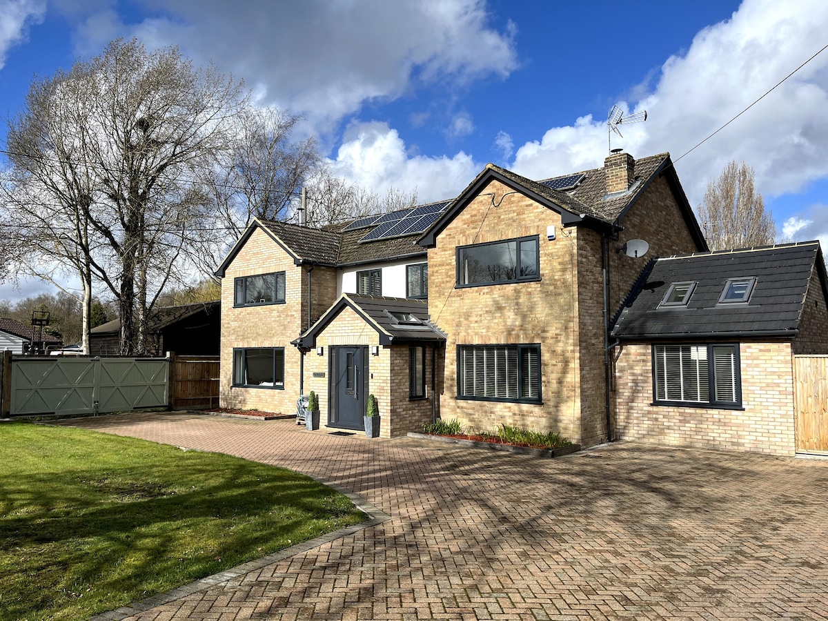 Outskirts of Guildford - 5 bed