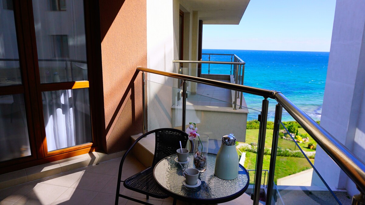 Byala Cliff 2-Bedroom Beachfront Apartment