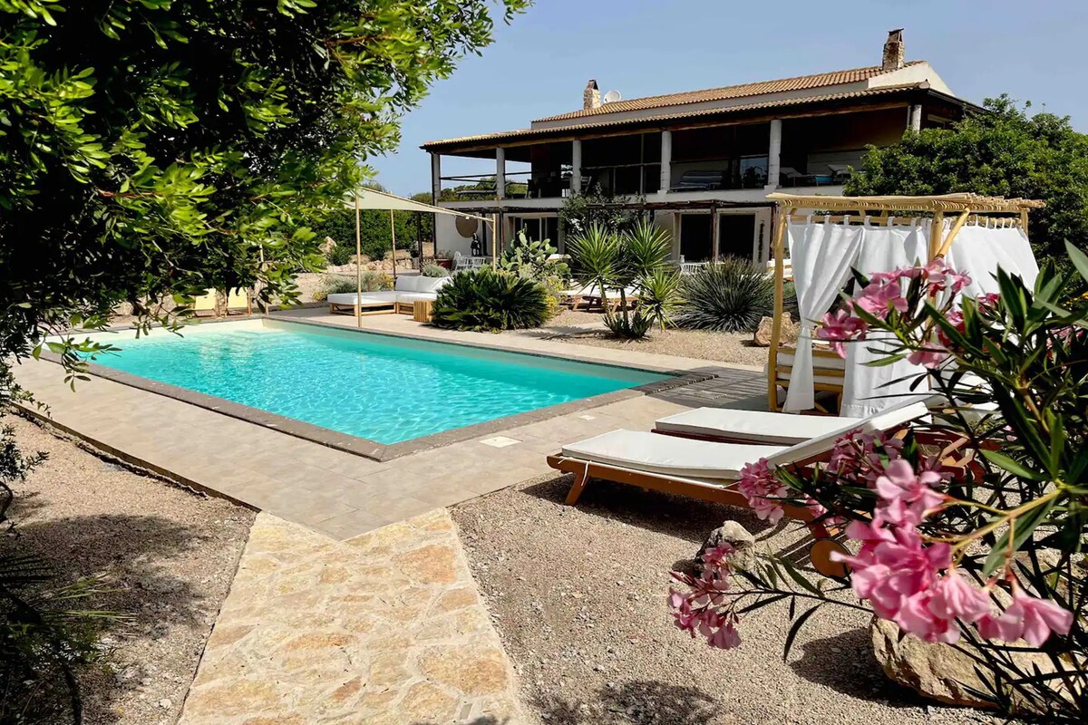 Villa Les Peres 24-Luxury with hot tub in Alghero