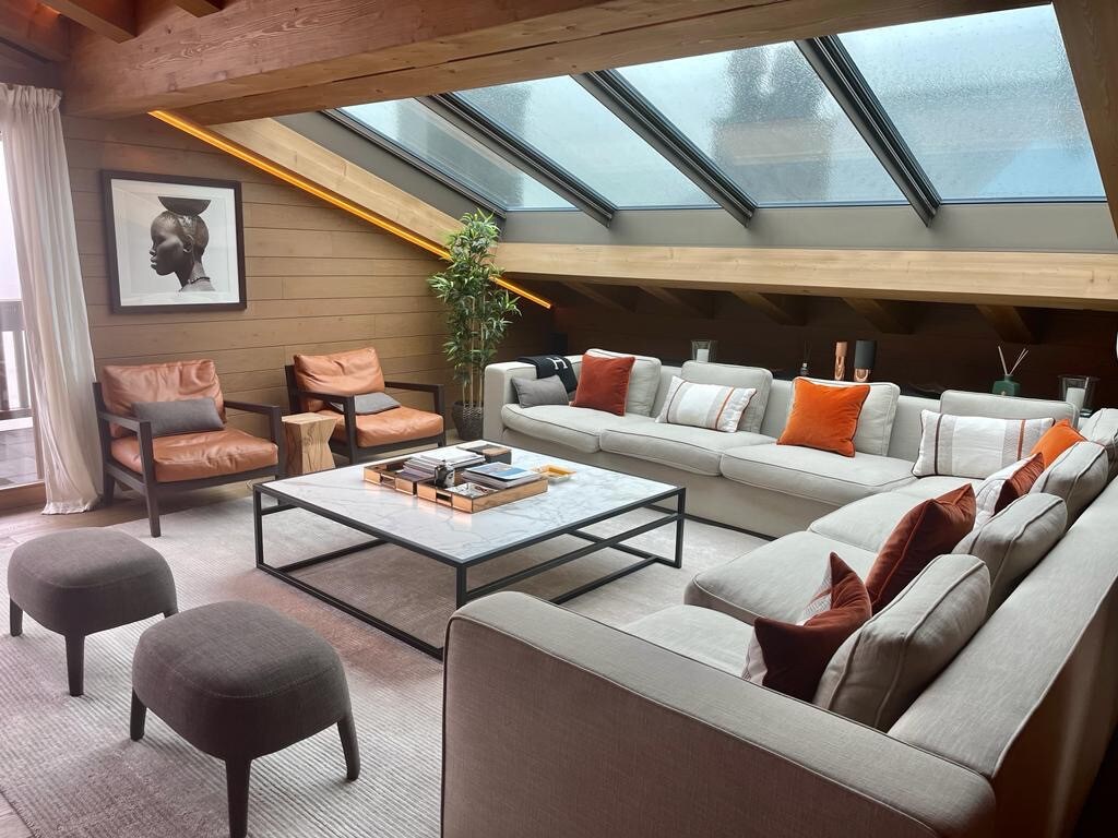 Luxury, 300m2, 5 bed loft apt, long term rental