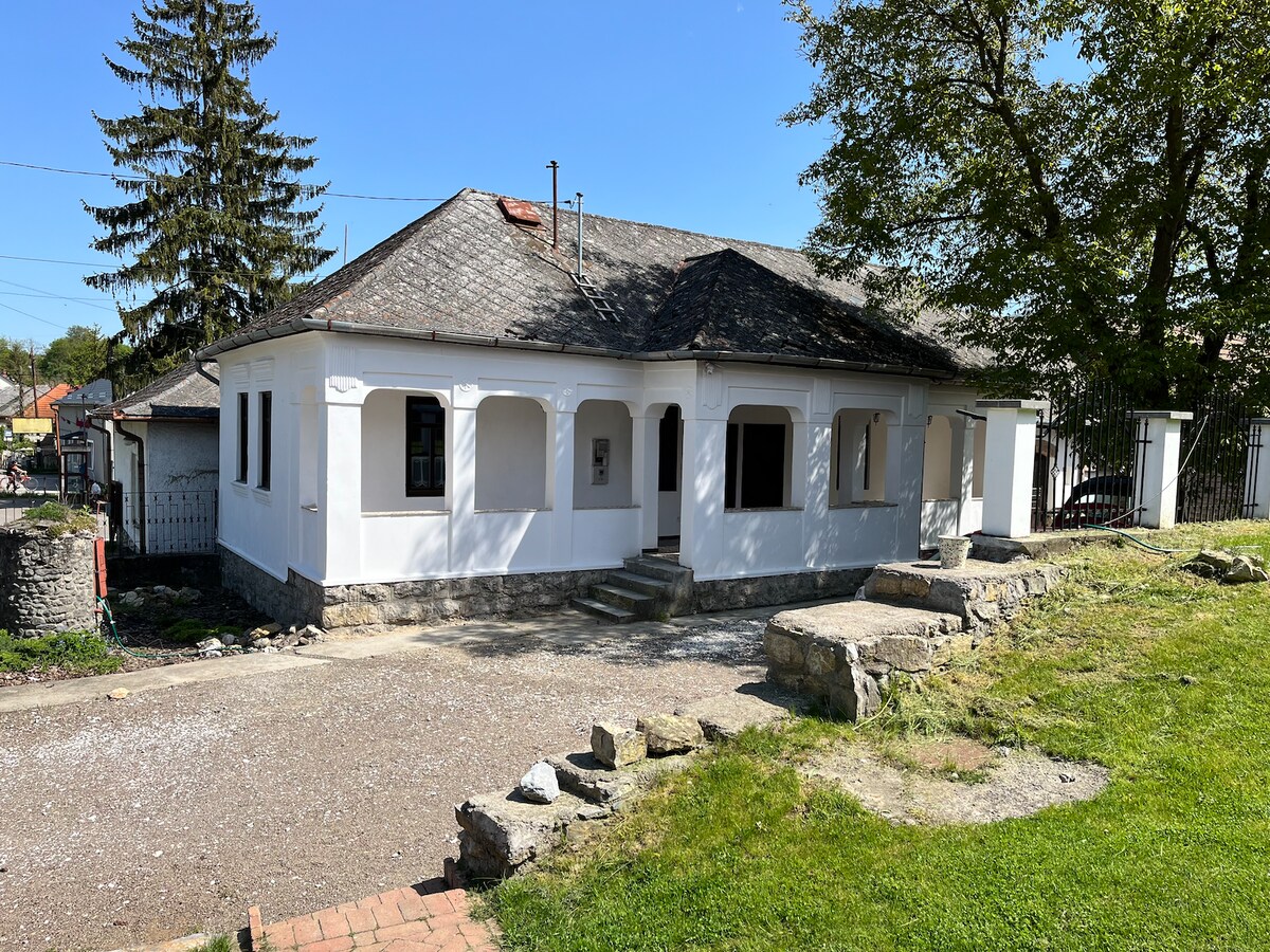 Udvar-ház Lodge