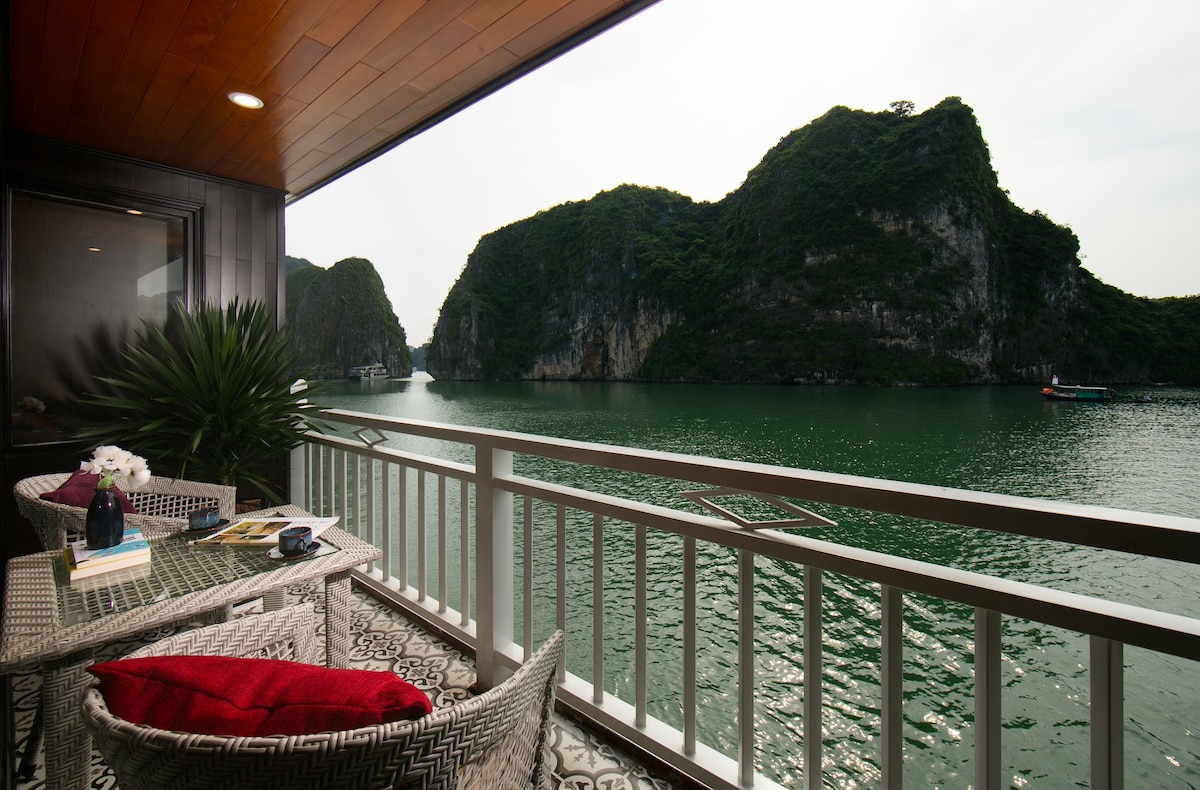 Luxury Cruise in Ha Long Bay