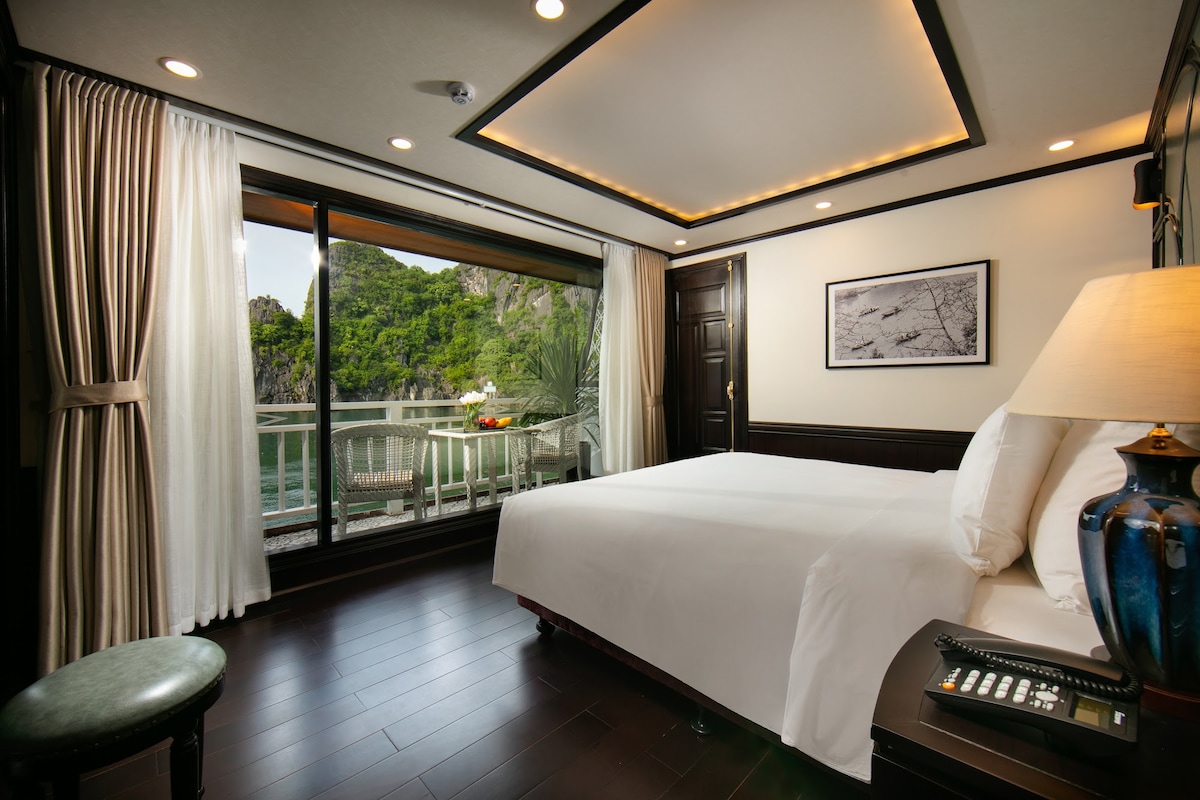 Luxury Cruise in Ha Long Bay