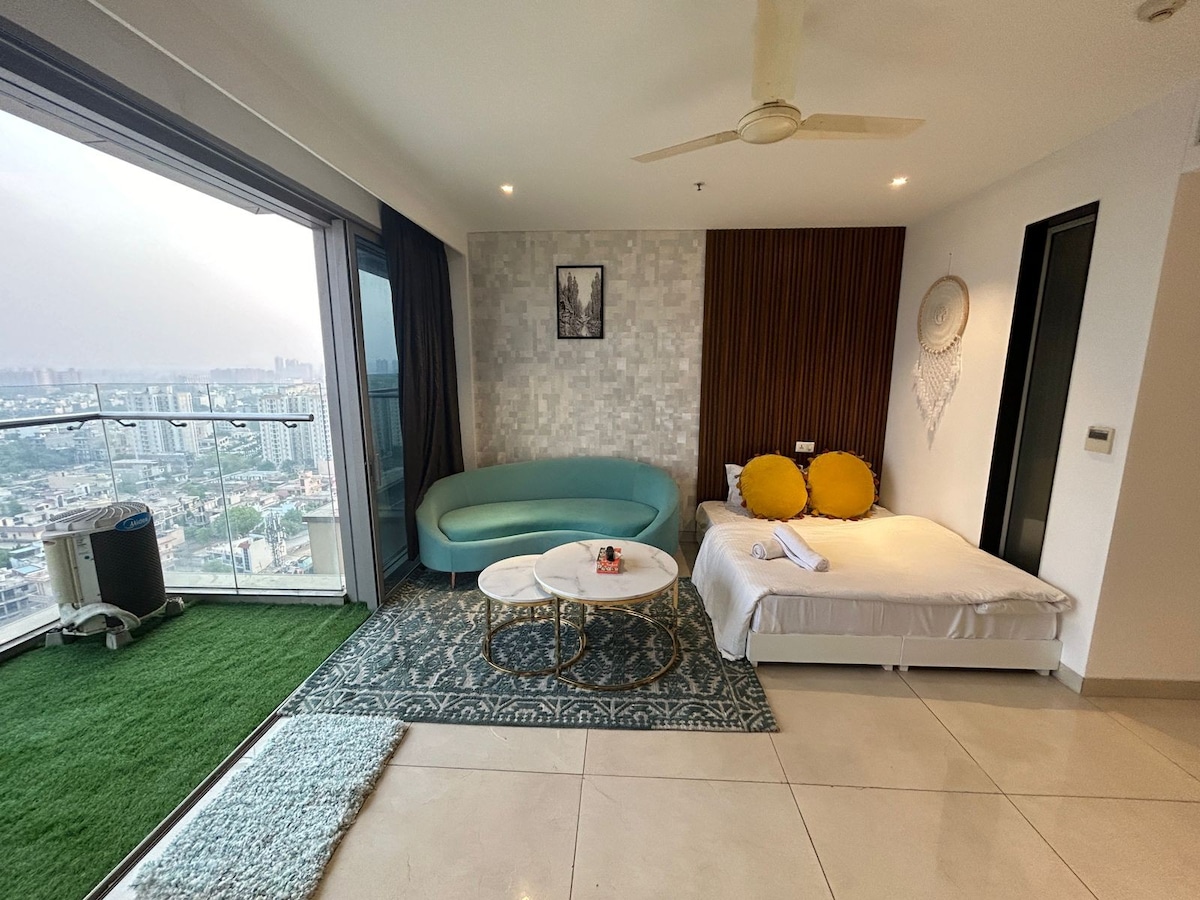 Luxurious Jacuzzi Apartment in gurgaon