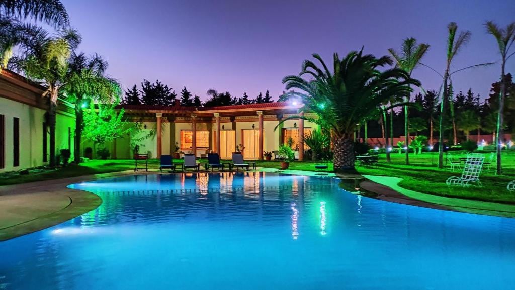 Luxury 6 BHK Palace with Pool