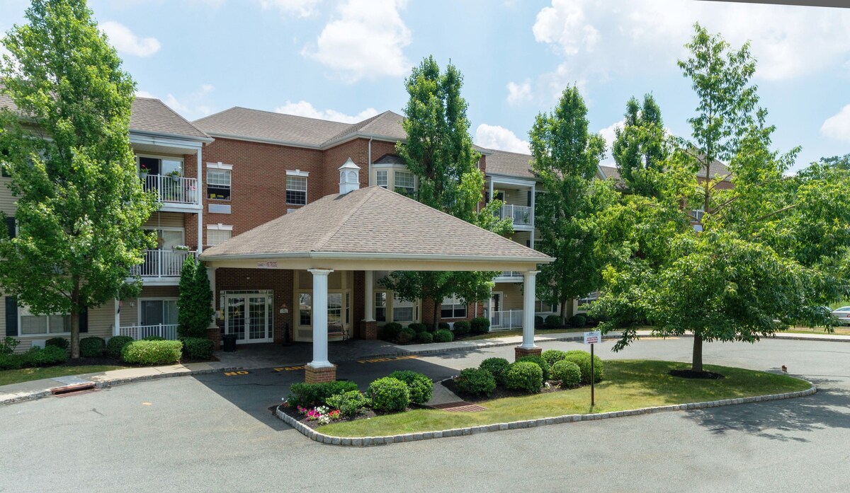 Beautiful 1BR Apartment at the carriage Club