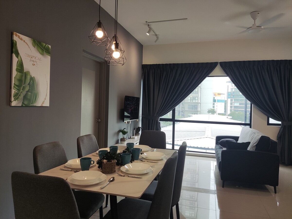 Cyberjaya HYVE Clean 3R2B, 8 Pax, KLIA Putrajaya